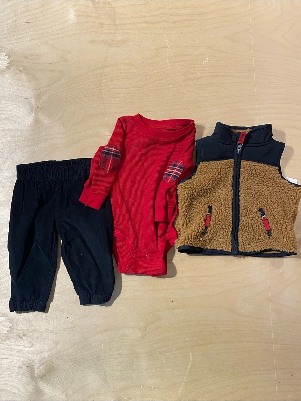 Carter's Kids' Teddy Fleece Vest with matching outfit - 6 Months (Z)
